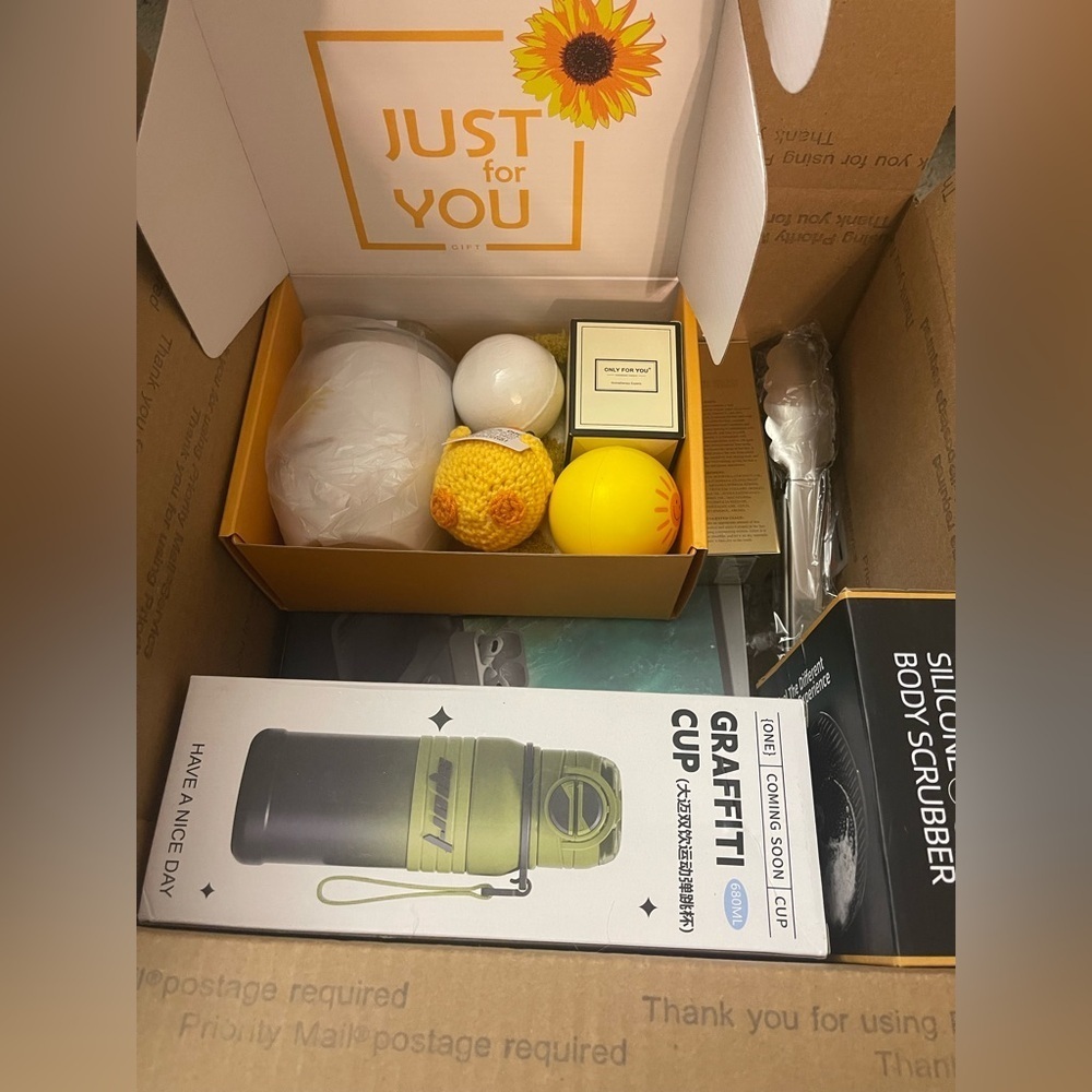 XL Amazon MYSTERY Box, Brand New 📦 🔥 NO JUNK, High End Items Only, 5 ⭐️ rating!‍ - Picture 8 of 16